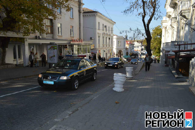 Новый Регион: В Севастополе замгенсека НАТО сбежал от протестующих через черный ход (ФОТО)