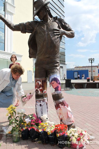 Новый Регион: На Урале появился памятник Майклу Джексону (ФОТО)