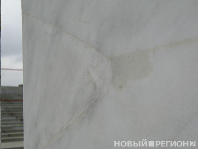 Новый Регион: Памятник Ельцину в Екатеринбурге приобрел отталкивающий вид (ФОТО)