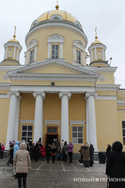 Новый Регион: Екатеринбуржцы простились с Поясом Богородицы (ФОТО)