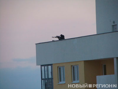 Новый Регион: Отважные екатеринбуржцы фотографируют снайперов на крышах домов. ФОТО