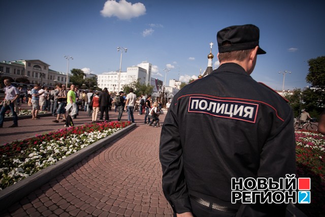 Новый Регион: Екатеринбург: стояние за Навального закончилось купанием в фонтане (ФОТО)