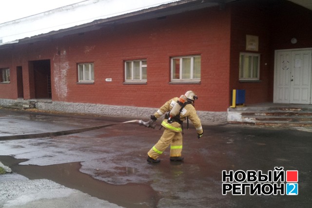 Новый Регион: На майонезном складе в Екатеринбурге все утро ликвидировали утечку аммиака (ФОТО, ВИДЕО)