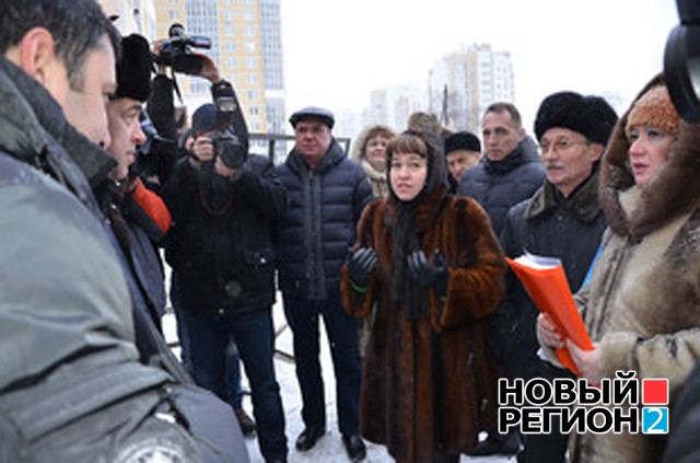 Новый Регион: Хинштейн проверил проблемные дома в Екатеринбурге и принял новые жалобы обманутых дольщиков (ФОТО)