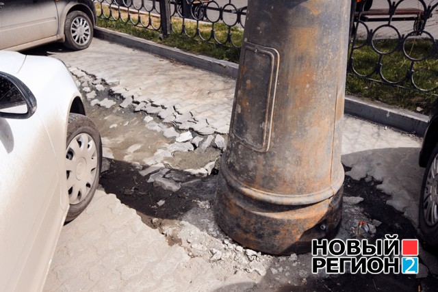 Новый Регион: В Екатеринбурге на улице Свердлова вскрылась плиточная кладка (ФОТО)