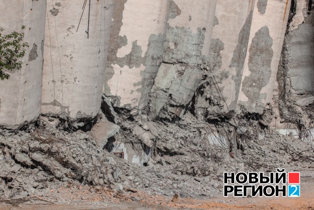 Новый Регион: В Екатеринбурге рухнула часть элеватора мукомольного завода (ФОТО)