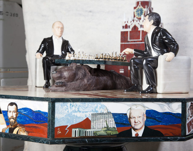 Новый Регион: На шахматную игру Путина и Медведева потратили 210 килограммов бриллиантов, золота и серебра (ФОТО)