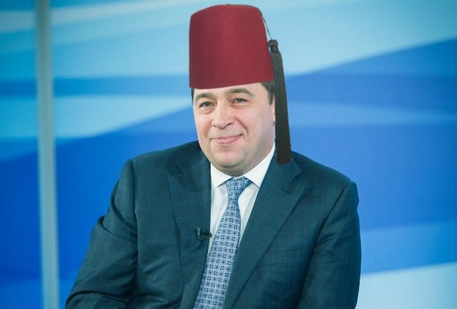 Новый Регион: А шляпу он носит на панаму, – 9 новых идей для губернаторских головных уборов (ФОТО)