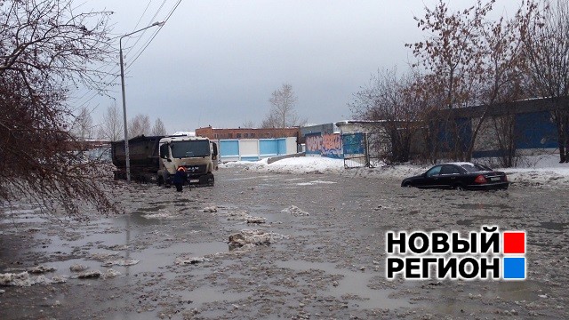 Новый Регион: Великий потоп на Ботанике: утонувшие машины вмерзают в воду (ФОТО, ВИДЕО)