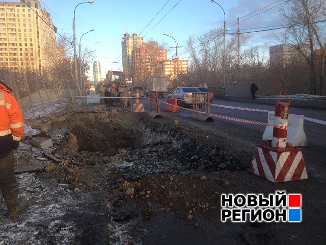 Новый Регион: В Екатеринбурге размыло асфальт на дороге, по которой возят Путина (ФОТО)