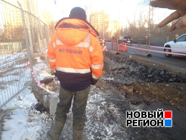 Новый Регион: В Екатеринбурге размыло асфальт на дороге, по которой возят Путина (ФОТО)