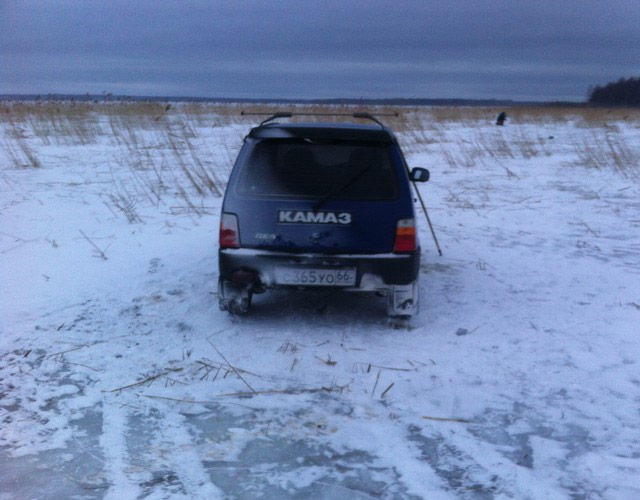 Новый Регион: Замерзшие водоемы Урала оккупировали рыбаки на машинах. Пешеходы сдают их данные в компетентные органы (ФОТО)