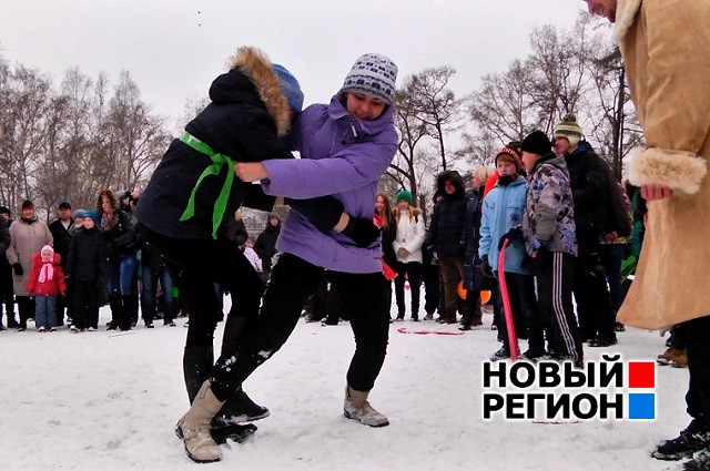 Новый Регион: Масленичные забавы в Екатеринбурге: женские бои без правил и катание на верблюде