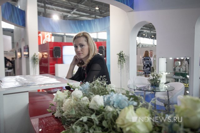 Новый Регион: Девушки и машины – чем порадовать глаз на Иннопроме (ФОТО)