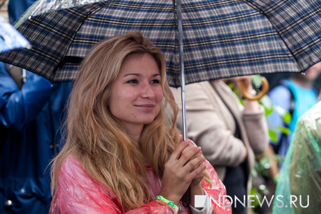 Новый Регион: Танцы под дождем и в лужах не испугали уральцев – в Екатеринбурге с большим успехом прошел фестиваль Усадьба Jazz (ФОТО)