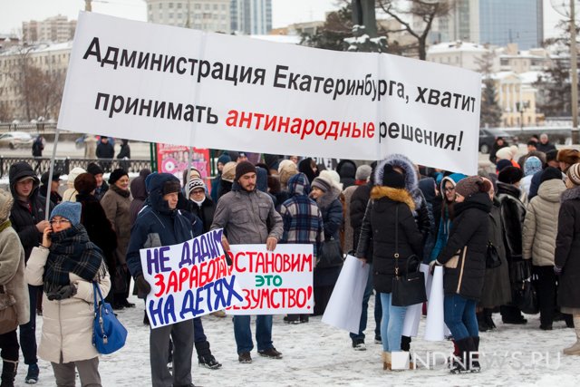 Новый Регион: Бабушки ЕР, молодогвардейцы и реабилитанты – кто пришел на пиар-митинг Коробейникова (ФОТО)