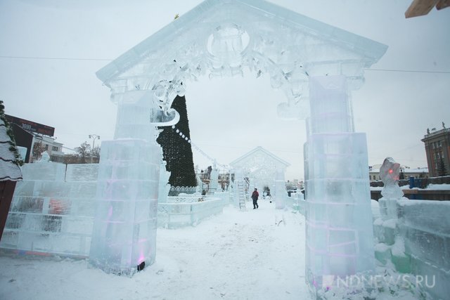 Новый Регион: Новогодний городок на площади 1905 года почти собрали: ждем ледяных музыкантов (ФОТО)