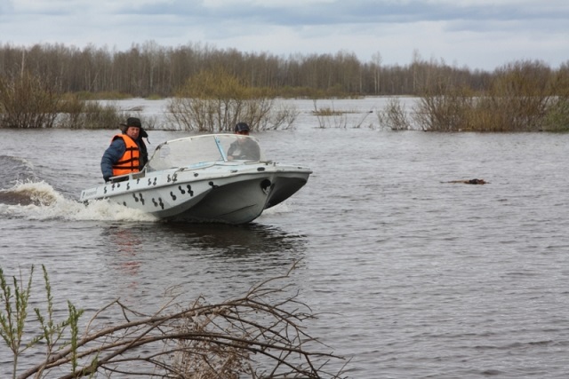 Новый Регион: В Туре затопило еще почти 40 подворий, люди эвакуируются (ФОТО)