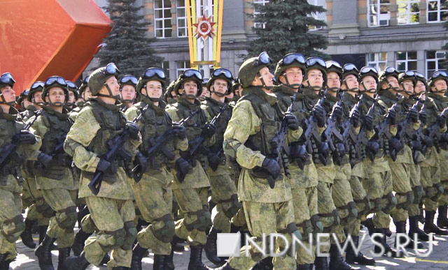 Авиация из Киргизии и уральские танки – в Екатеринбурге прошел Парад победы (ВИДЕО)