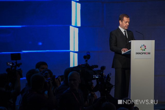 Новый Регион: Медведев покатал губернатора Куйвашева на машине (ФОТО)