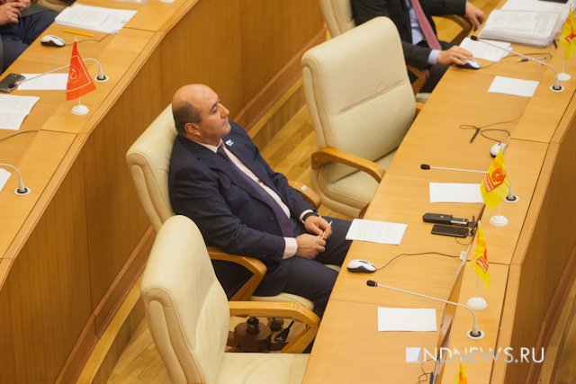 Новый День: Подозреваемый в пьяной езде депутат Карапетян явился на заседание заксо