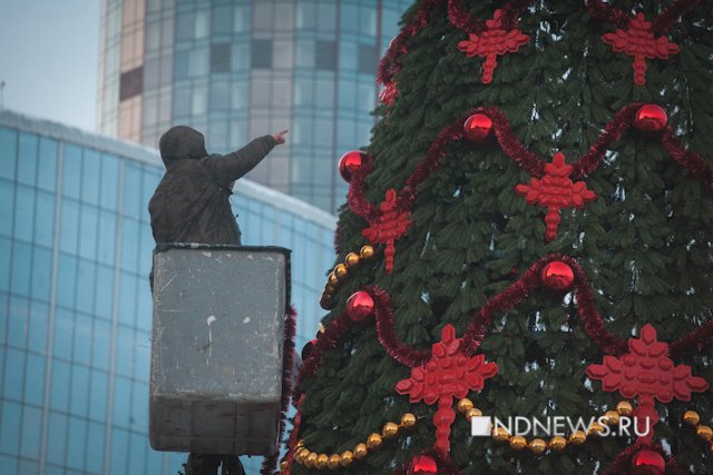 Новый День: Как выглядит елка за 3,5 миллиона: у заксо собрали новогоднюю поделку (ФОТО)