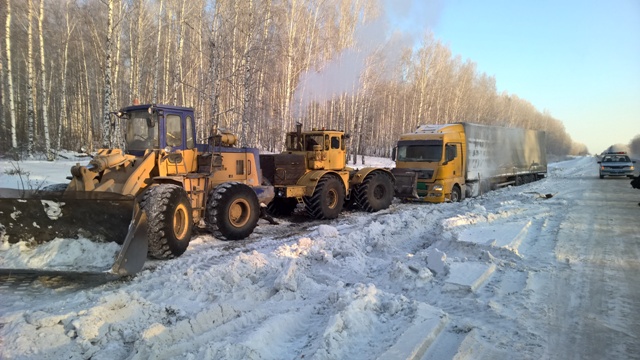Новый День: Водитель грузовика двое суток прождал эвакуатор в снежном плену (ФОТО)