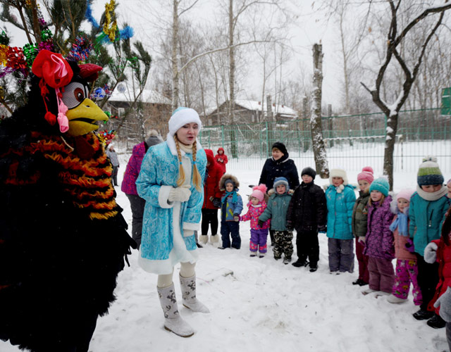Новый День: Во дворах Верх-Исетского района начали встречать Год петуха (ФОТО)