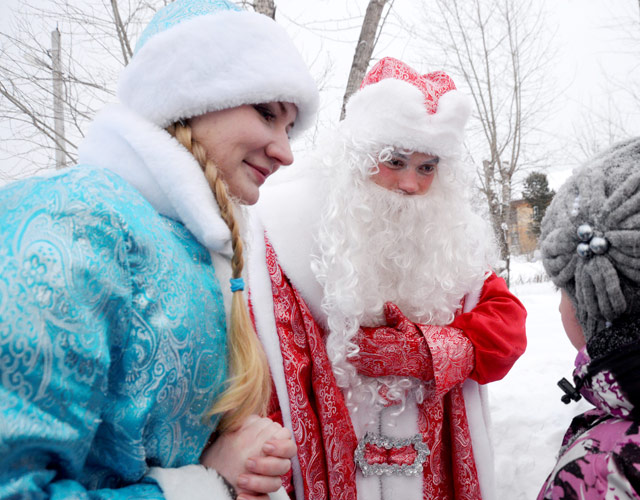 Новый День: Во дворах Верх-Исетского района начали встречать Год петуха (ФОТО)