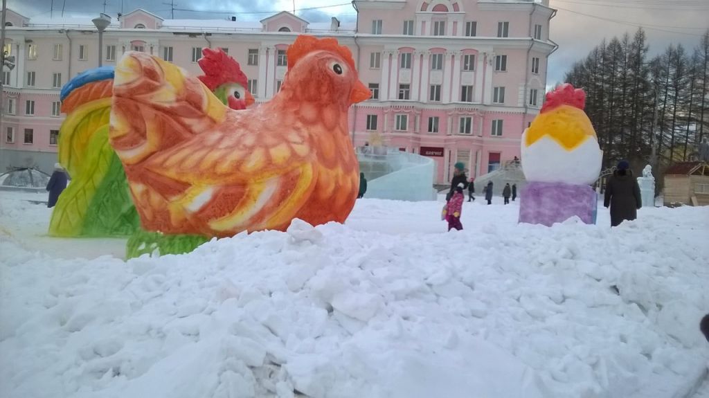 Новый День: Светодиодные деревья и опасные горки – в Свердловской области открываются ледовые городки (ФОТО)