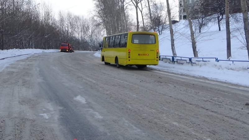 Новый День: ГИБДД: на дорогах Екатеринбурга остается накат даже после уборки (ФОТО)