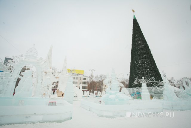 Новый День: Ломиками и топорами – в Екатеринбурге начался демонтаж ледового городка (ФОТО)