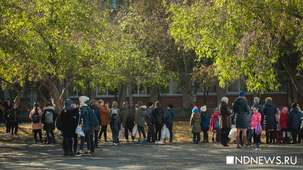 В школе № 44 в Екатеринбурге эвакуировали учеников из-за угрозы пожара