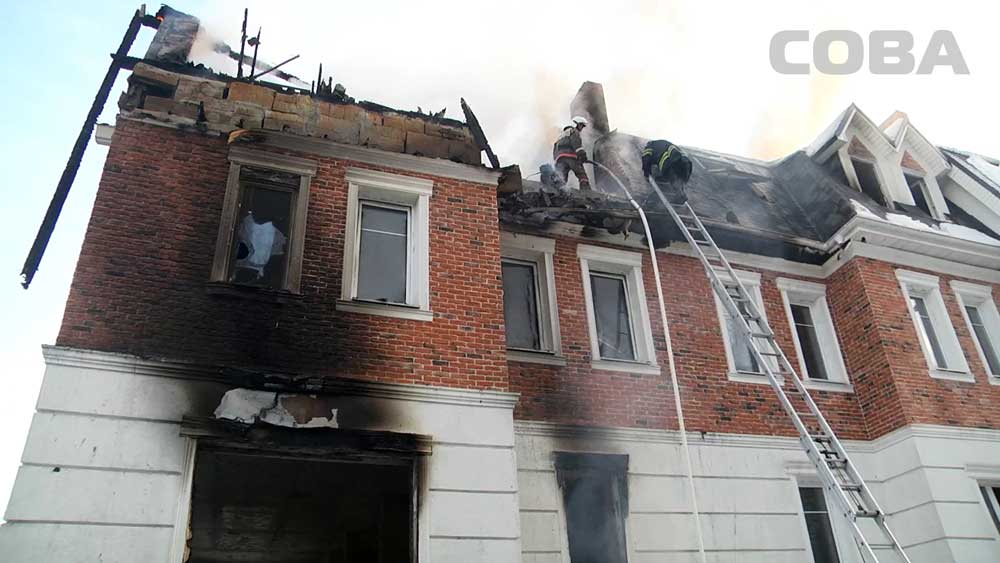 Шансонье Новиков намекнул, кого подозревает в поджоге дома в «Бухте Квинс»