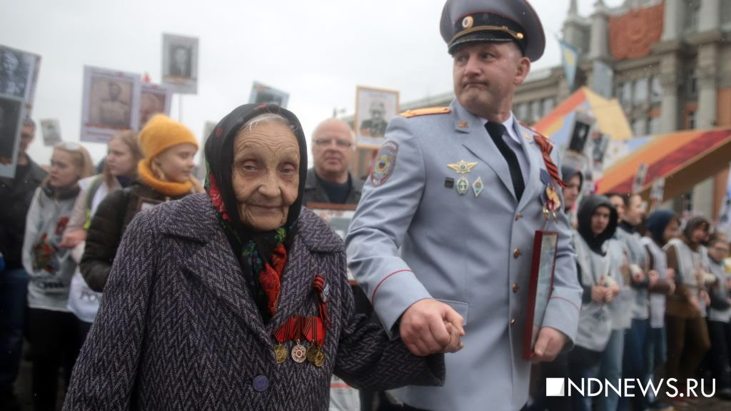Новый День: Танки и ветераны под проливным дождем – парад Победы в Екатеринбурге (ФОТО)