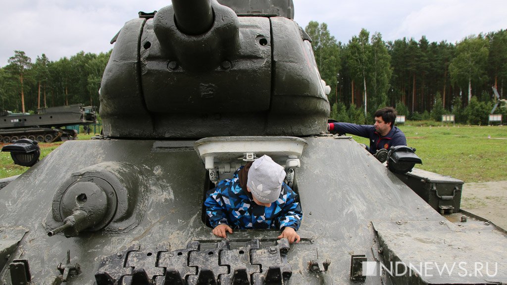 Новый День: Припрятали танки и захватили террористов: в Екатеринбурге срежиссировали военную операцию (ФОТО)