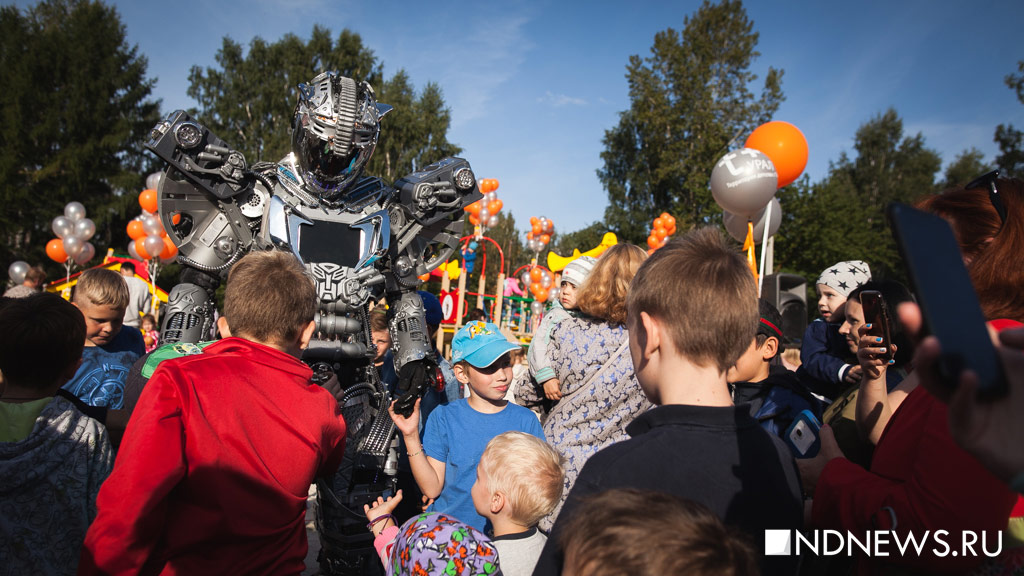 Новый День: В екатеринбургском парке энергетики открыли игровой городок со скалодромом-додекаэдром (ФОТО)