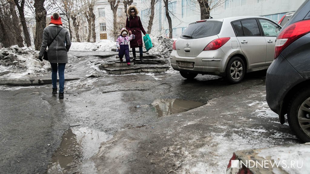 Новый День: Над головой сугробы, под ногами грязь: как выглядит весенний Екатеринбург (ФОТО)