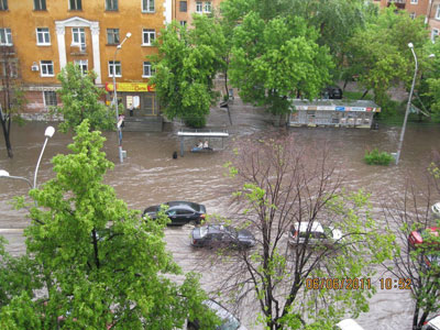 Новый Регион: Гроза парализовала движение в центре Перми (ФОТО)