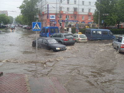 Новый Регион: Гроза парализовала движение в центре Перми (ФОТО)