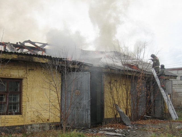 Пожар в танковом училище. Заброшенное танковое училище Челябинск 0. Заброшенное танковое училище Челябинск. Заброшка в Воронеже левый берег сгоревшее училище. Монакова 1а танковое училище.