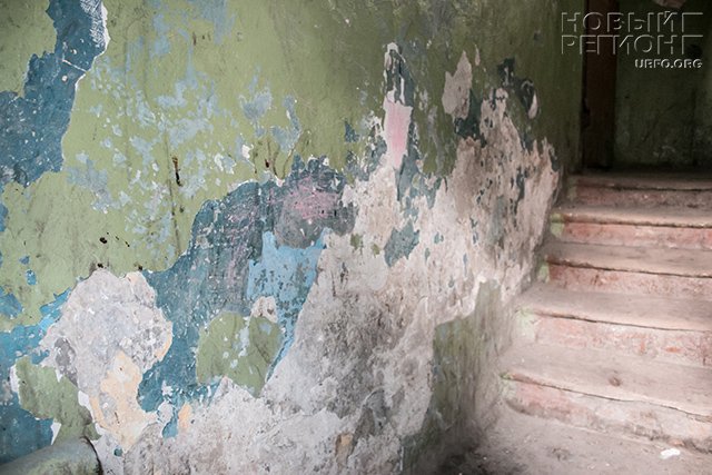 Коммунальный триллер: в Челябинске не признают ветхо-аварийным дом, в котором рушатся стены, проваливаются полы, а вода льет изо всех щелей (ФОТО, ВИДЕО)