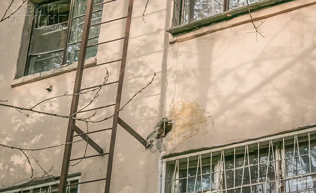 Коммунальный триллер: в Челябинске не признают ветхо-аварийным дом, в котором рушатся стены, проваливаются полы, а вода льет изо всех щелей (ФОТО, ВИДЕО)