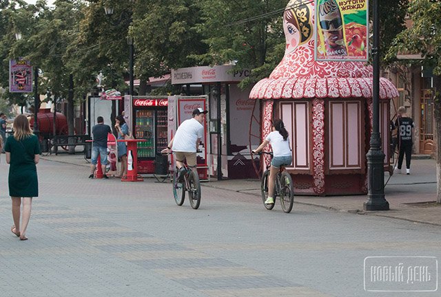 Новый Регион: Если нельзя, но очень хочется, то можно… По челябинской Кировке, несмотря на запрет, гоняют велосипедисты (ФОТО)