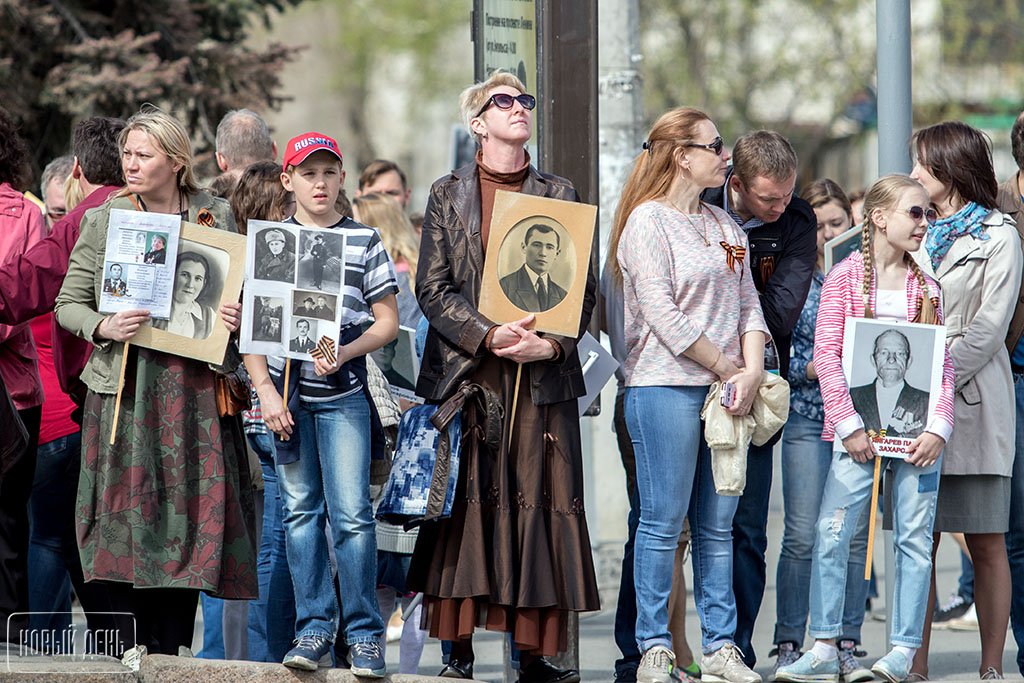 Новый День: Смотри в глаза солдата... Бессмертный полк-2017 в Челябинске собрал более 50 тысяч участников (ФОТО)