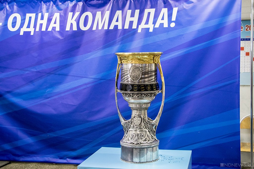 Челябинцы прикоснулись к Кубку Гагарина (ФОТО)