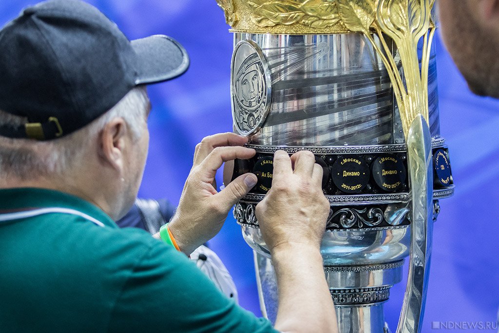 Челябинцы прикоснулись к Кубку Гагарина (ФОТО)