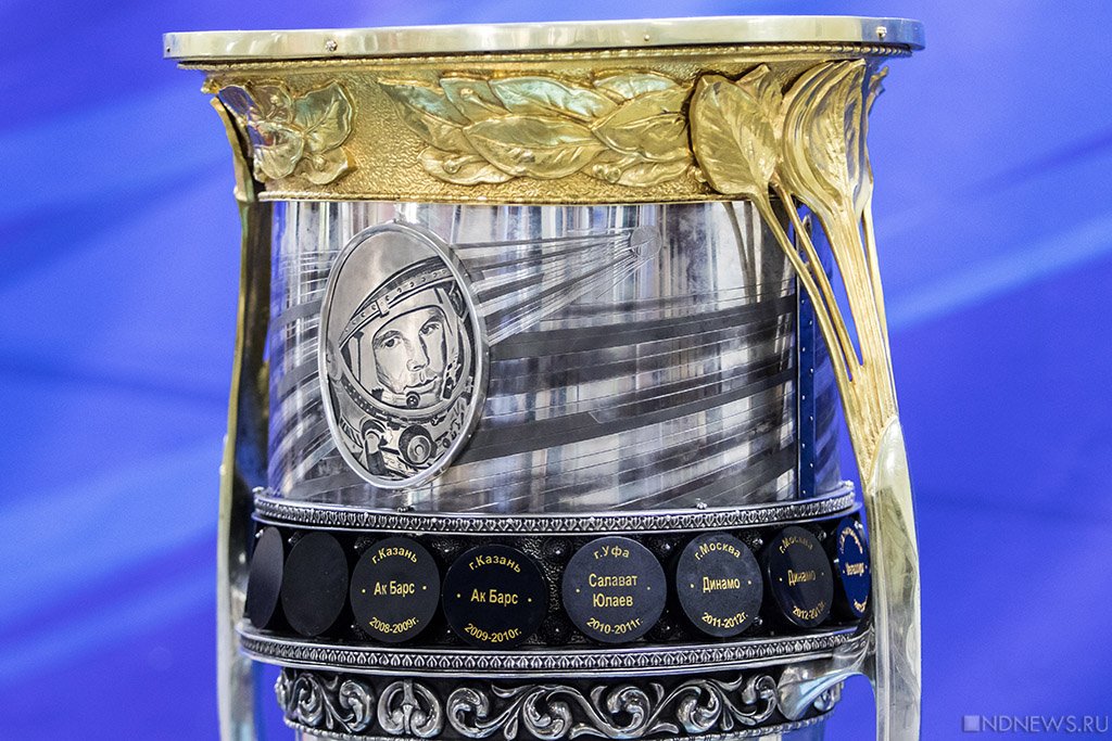 Челябинцы прикоснулись к Кубку Гагарина (ФОТО)