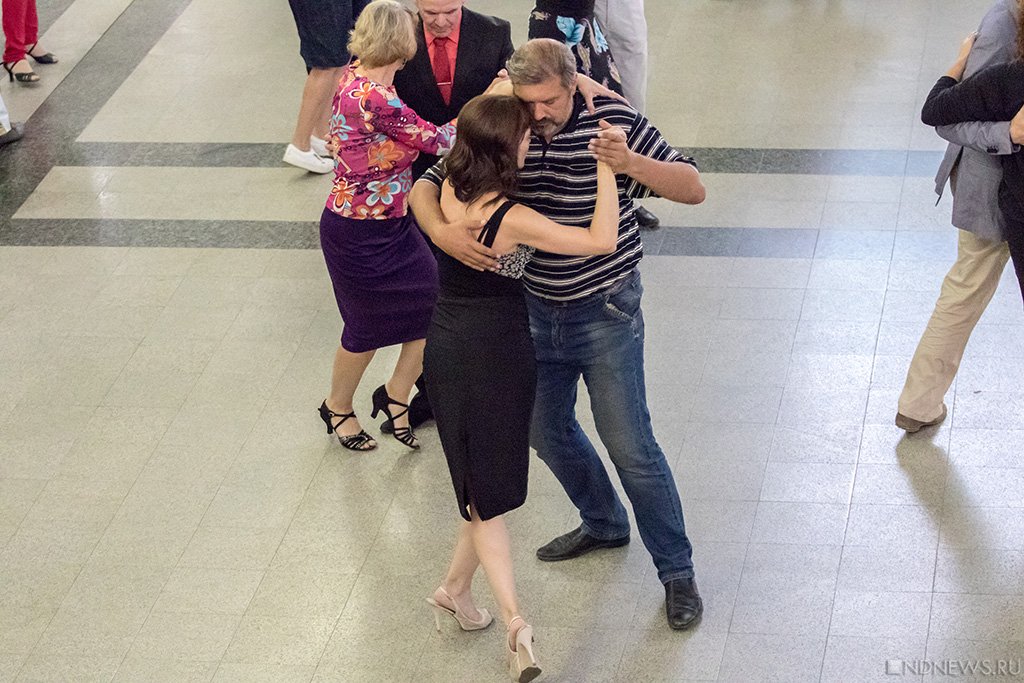 Новый День: Любовь длиною в жизнь… В Челябинске прошел танго-флешмоб (ФОТО, ВИДЕО)