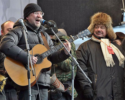 Под занавес митинга спел Юрий Шевчук